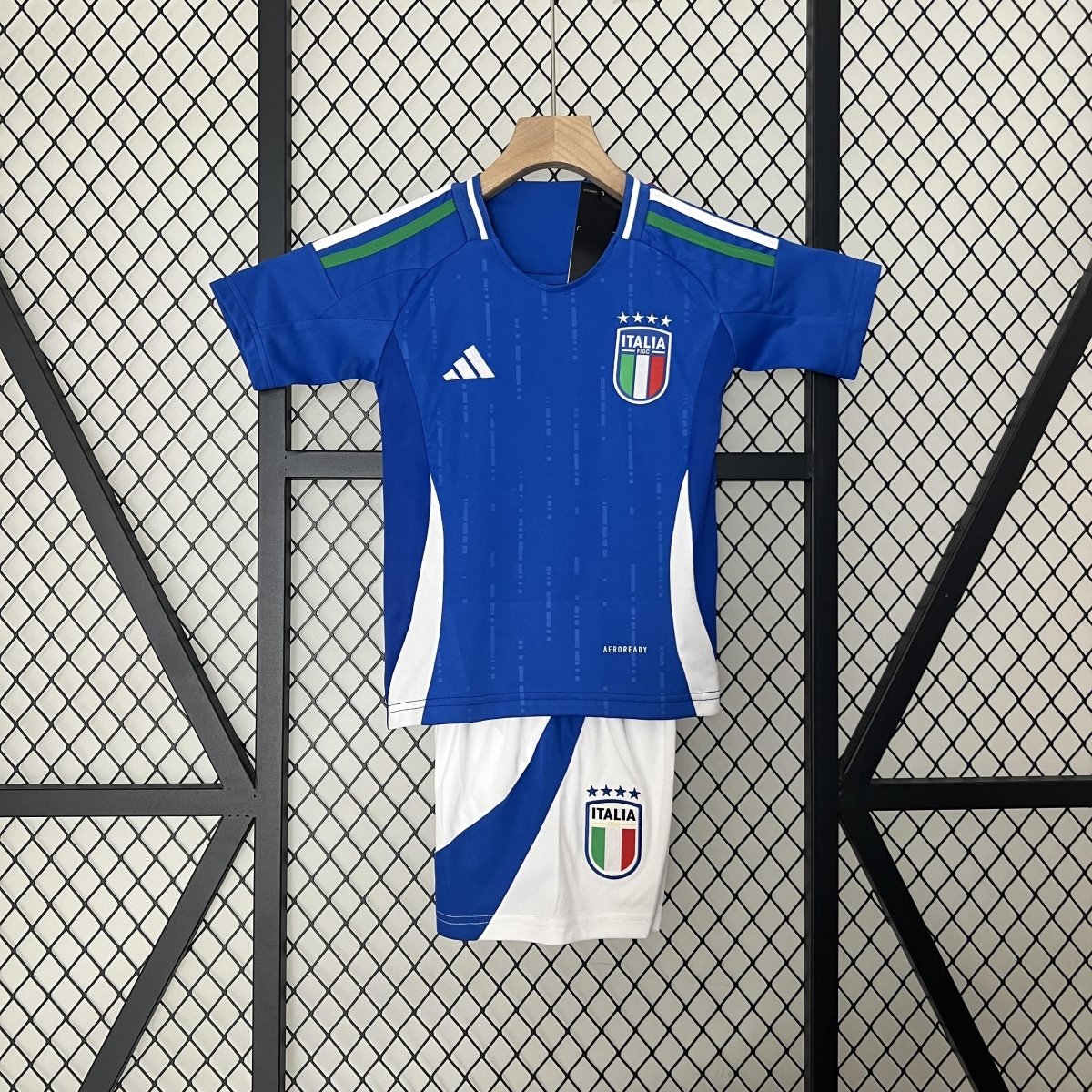 Kit Infantil Itália Titular 2024 - Adidas Lançamento
