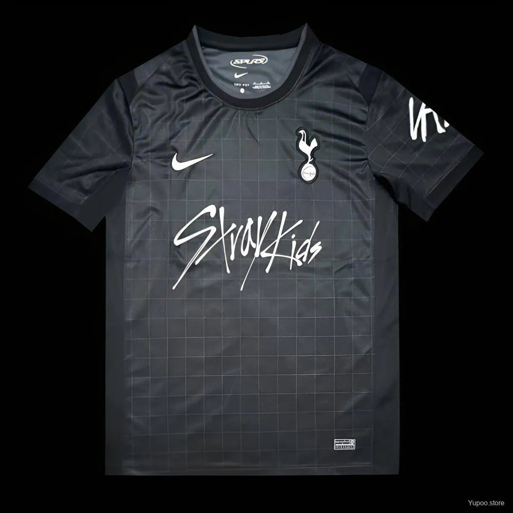 Tottenham x Stray Kids - Segundo Uniforme 2025-26