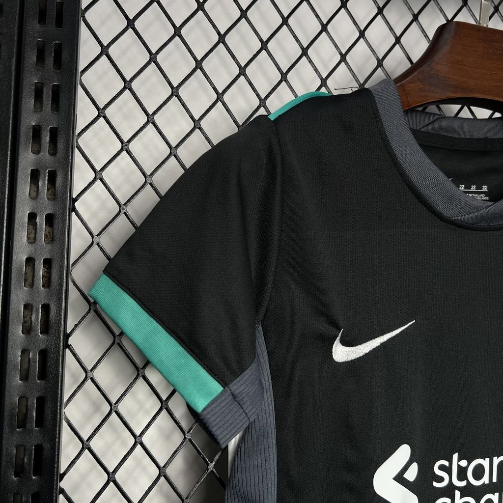 Kit Infantil Liverpool Reserva - Nike Lançamento