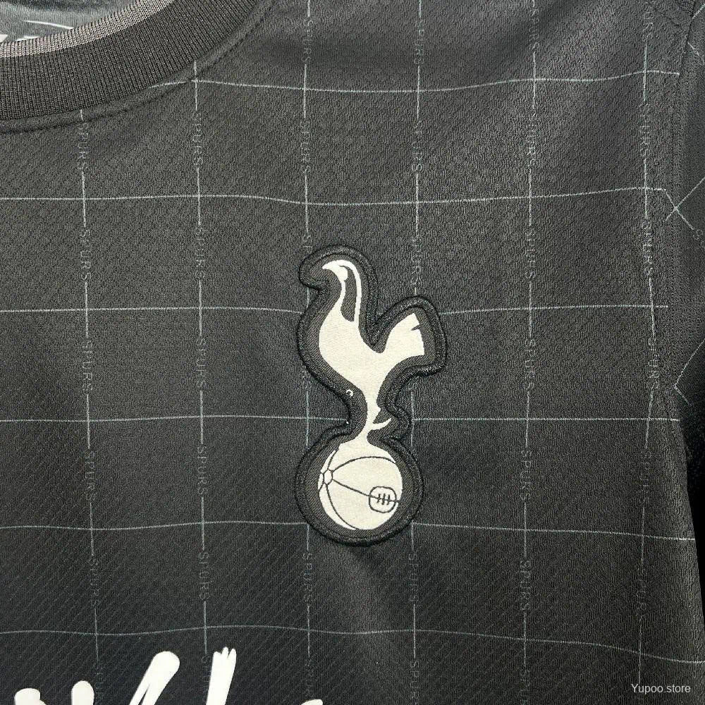 Tottenham x Stray Kids - Segundo Uniforme 2025-26