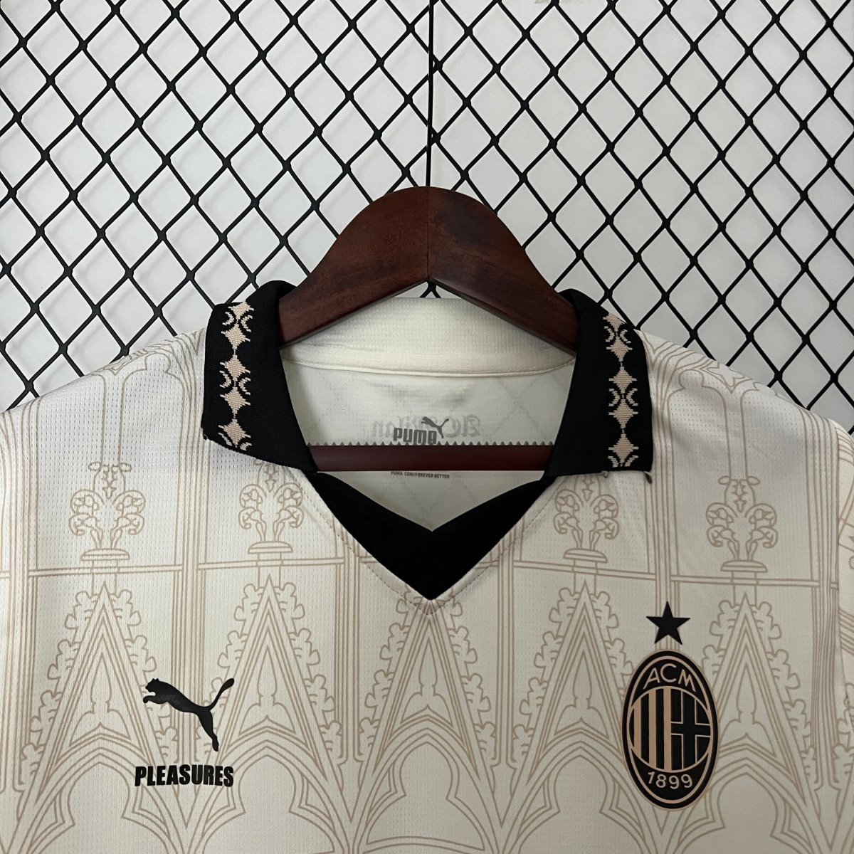 Milan 2024 off-white Puma x Pleasures Torcedor Masculina - Lançamento