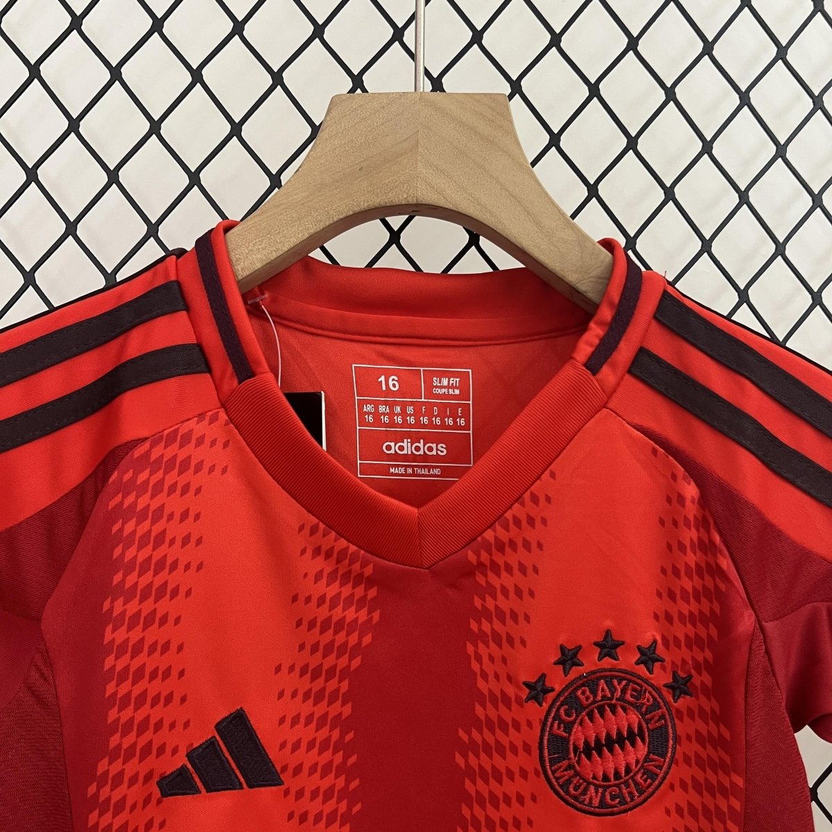 Kit Infantil Bayern de Munique Titular 24/25 - Adidas Lançamento