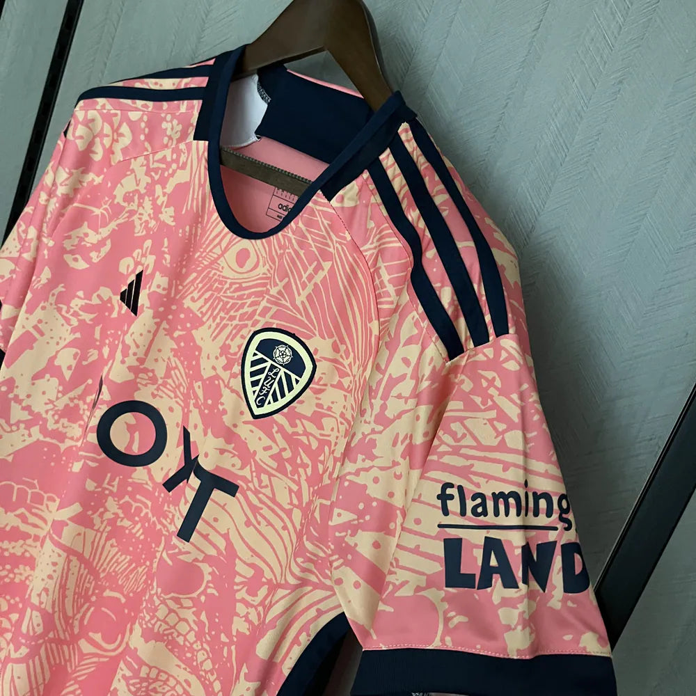 Leeds United Uniforme 2023-24