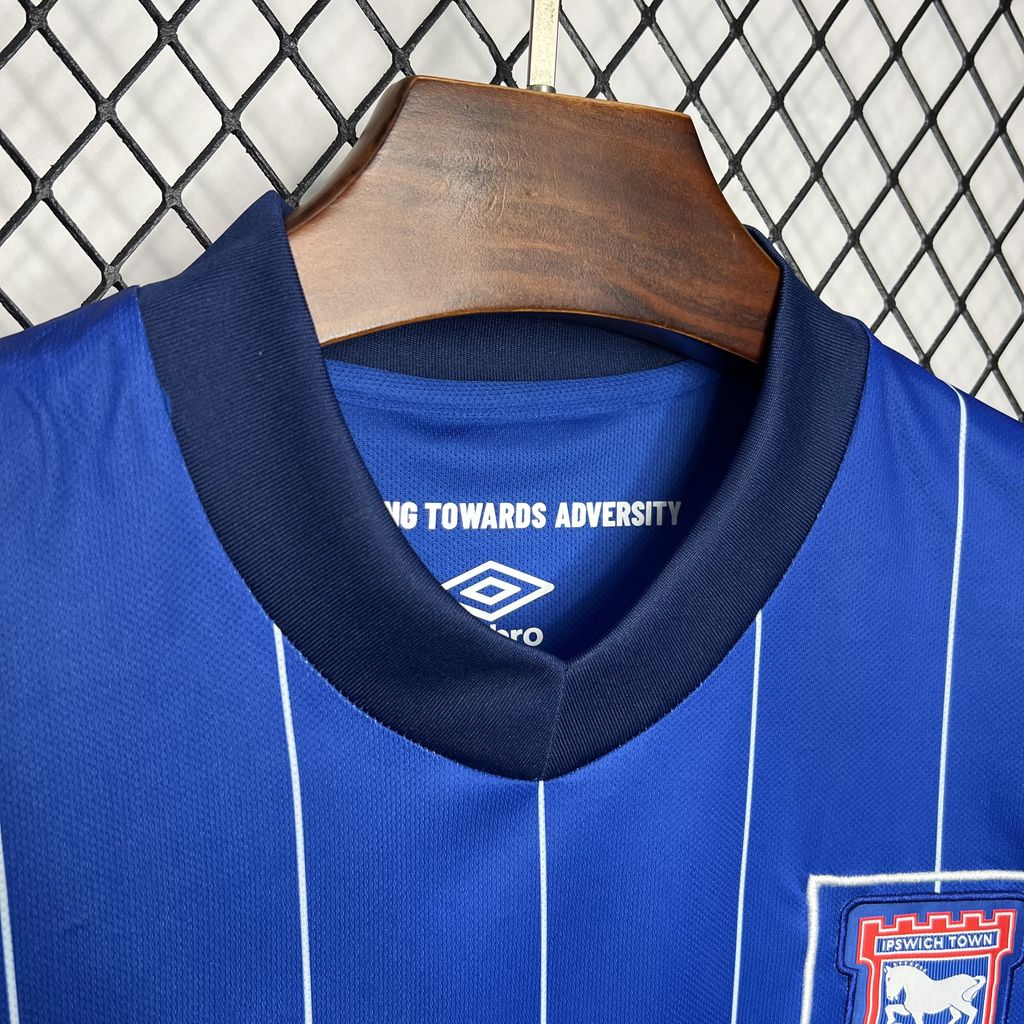 Ipswich Town Titular 2024-25 Umbro Torcedor Masculina - Lançamento