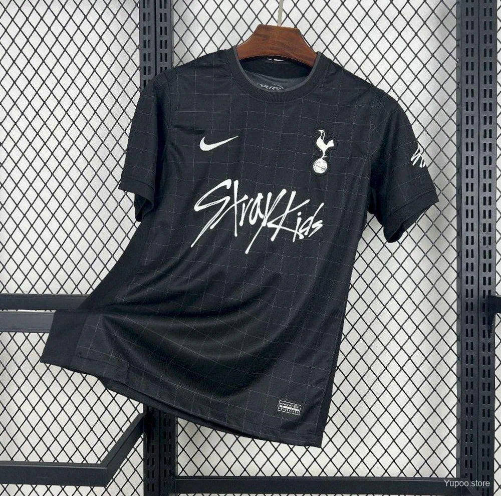 Tottenham x Stray Kids - Segundo Uniforme 2025-26