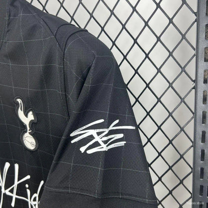 Tottenham x Stray Kids - Segundo Uniforme 2025-26