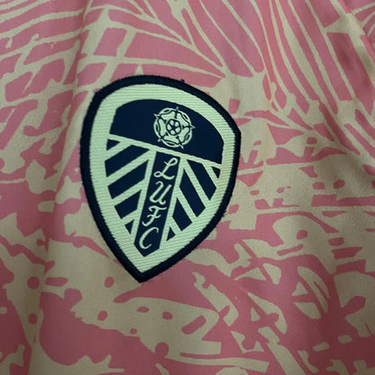Leeds United Uniforme 2023-24